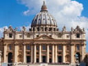Como é escolhido um papa, suas obrigações e por que ele reside no vaticano?