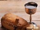 O que são a eucaristia e a comunhão? entenda o sacramento que alimenta a fé cristã