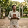 Oração por sabedoria na gestão, discernimento decisório e promoção da paz escolar
