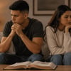 O que a Bíblia diz sobre beijar antes do casamento? O limite no namoro cristão