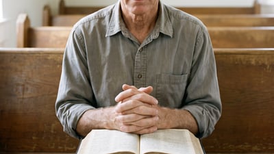Oração por revigoramento espiritual, constância na fé e alegria no servir
