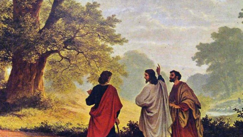 Três homens de túnicas caminham por uma estrada de terra entre árvores; um aponta para o céu.
