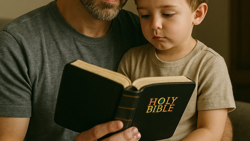 Homem de barba segura uma Bíblia aberta enquanto um menino no colo observa a leitura. "HOLY BIBLE"