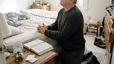 Oração por lealdade nas amizades, espírito de serviço e generosidade sincera