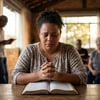 Oração por cura das memórias da infância, acolhimento divino e restauração da criança interior