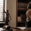 Oração para quem enfrenta processos judiciais e batalhas legais