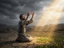 5 orações de desespero na Bíblia para momentos de angústia