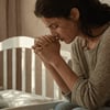Oração para mãe de primeira viagem: sabedoria e confiança em Deus