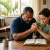 Oração por consolo na dor do outro, força para interceder e presença acolhedora