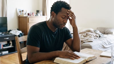 2 Coríntios 10:4-5 explicado: como destruir sofismas e vencer a mente