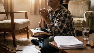 Oração por quitação do passado, restauração do nome e alívio da culpa financeira