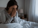 Oração para dias de ansiedade: forças para sair da cama