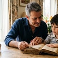 O que significa instruir a criança no caminho segundo Provérbios 22:6?